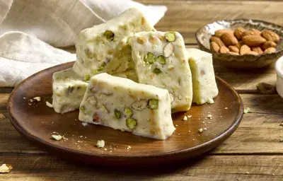 Turrón de leche condensada y frutos secos