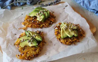 Hash brown de camote con palta Hash brown de camote con palta