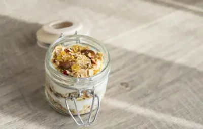 Yogur con granola casera Yogur con granola casera
