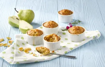 Budín de peras con crocante de cereal Budín de peras con crocante de cereal