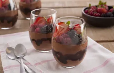 Espuma de chocolate y frutos rojos