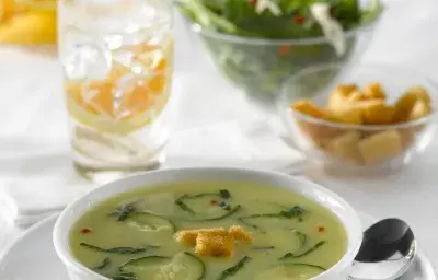 Sopa de Pollo con Sémola a la Verdi Sopa de Pollo con Sémola a la Verdi
