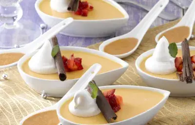 Pannacotta de Lucuma y Naranja con Salsa de Manjar Pannacotta de Lucuma y Naranja con Salsa de Manjar