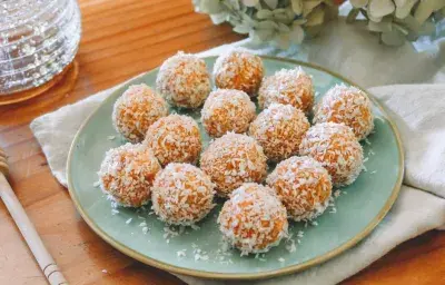 Bolitas de zanahoria navideñas Bolitas de zanahoria navideñas