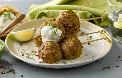 Receta de Kebabs en Air fryer con Salsa de Yoghurt Receta de Kebabs en Air fryer con Salsa de Yoghurt