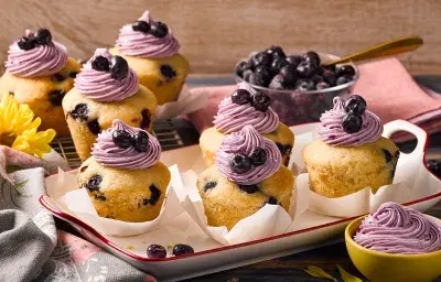 Cupcake de arándanos y chocolate blanco