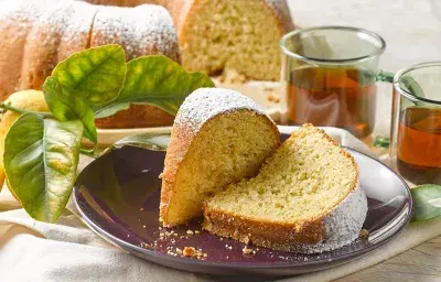 Queque húmedo de limón y almendras sin lactosa