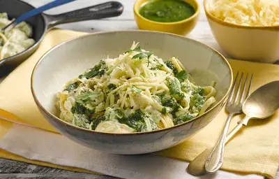 Fetuccine con brócoli y queso