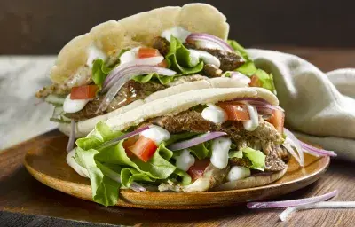 Shawarma de pollo y carne asada