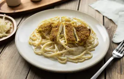 Pasta cremosa con pollo crunchy