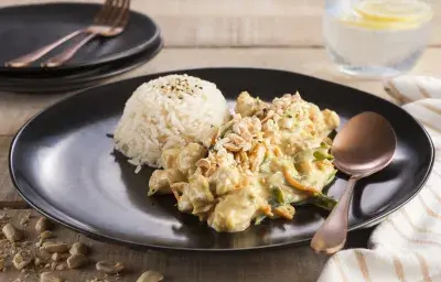 Pavo cremoso con arroz y maní