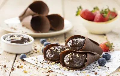 Barquillos de chocolate rellenos