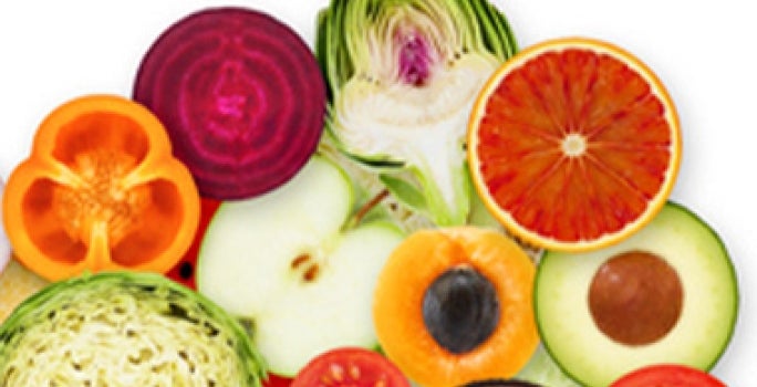 Frutas y verduras cortadas por la mitad. En la parte superior está la alcachofa. Frutas y verduras cortadas por la mitad. En la parte superior está la alcachofa.