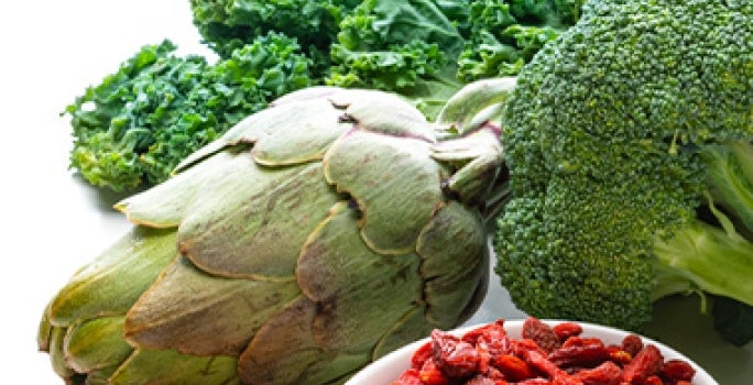 Alcachofa, jengibre, espinaca, kale y frutos deshidratados. Alcachofa, jengibre, espinaca, kale y frutos deshidratados.