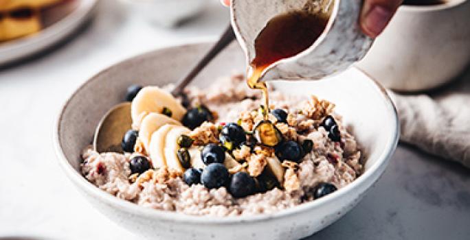 Endulzar granola con jarabe de arce en postres veganos Endulzar granola con jarabe de arce en postres veganos