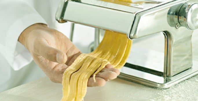 Máquina para hacer pasta fresca para crear recetas con tallarines Máquina para hacer pasta fresca para crear recetas con tallarines