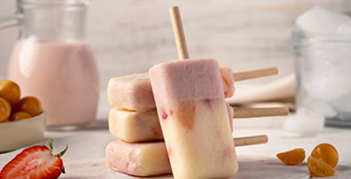 Paletas de yogurt y fresas receta postres balanceados Paletas de yogurt y fresas receta postres balanceados