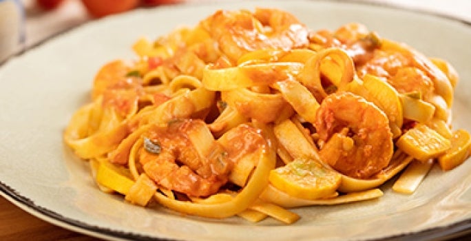 Receta con tallarines con salsa de tomate y camarones Receta con tallarines con salsa de tomate y camarones