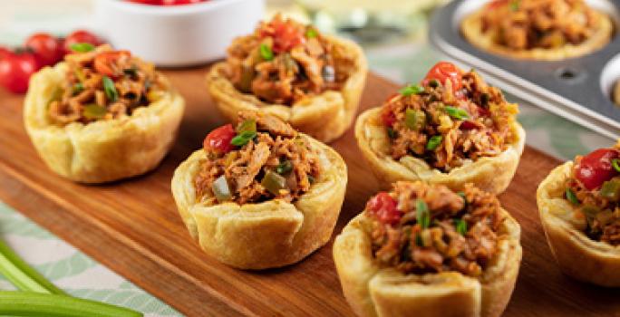 Canastas de hojaldre rellenas con atún en lata. Canastas de hojaldre rellenas con atún en lata.