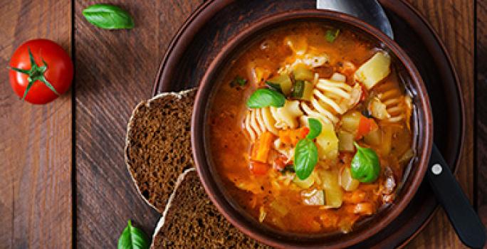 Sopa de minestrone, receta de comida italiana Sopa de minestrone, receta de comida italiana