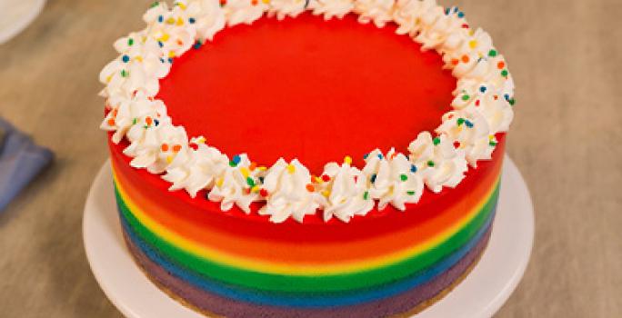 Torta de cumpleaños decorada con estilo arcoiris Torta de cumpleaños decorada con estilo arcoiris