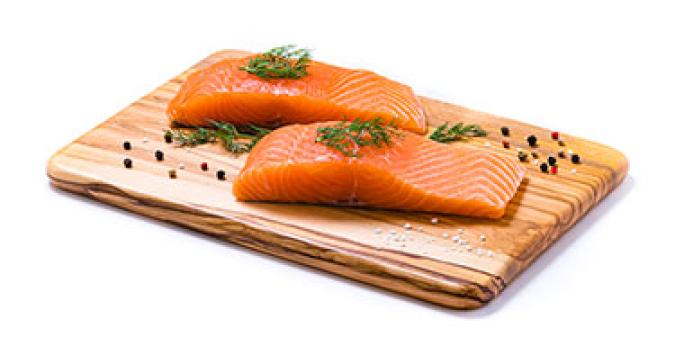 Salmón con granos de pimienta Salmón con granos de pimienta