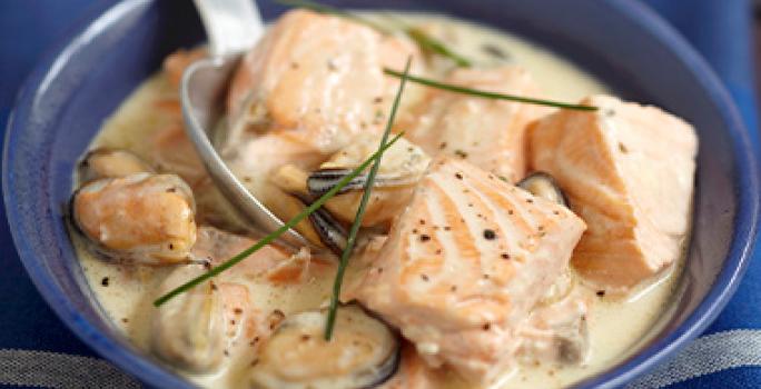 Caldo de pescado en receta de crema de mariscos Caldo de pescado en receta de crema de mariscos