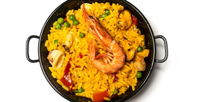Caldo de pescado en receta de paella Caldo de pescado en receta de paella