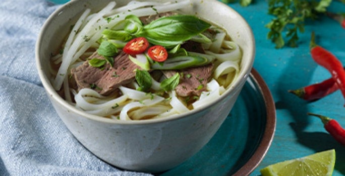 El pho es una comida típica de Vietnam. El pho es una comida típica de Vietnam.
