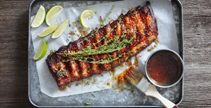 Costillas de cerdo BBQ comida típica de Estados Unidos Costillas de cerdo BBQ comida típica de Estados Unidos