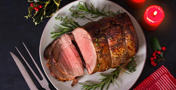 Plato con corte de cerdo comida típica navideña Plato con corte de cerdo comida típica navideña