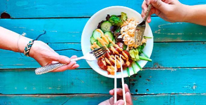 Poke bowl comida típica de Estados Unidos Poke bowl comida típica de Estados Unidos