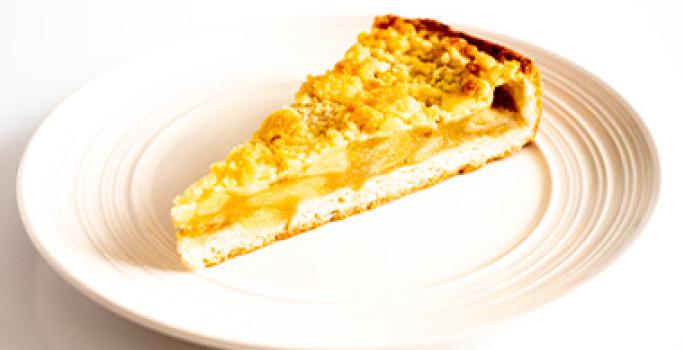 Postre con manzana rebanada de pastel Postre con manzana rebanada de pastel
