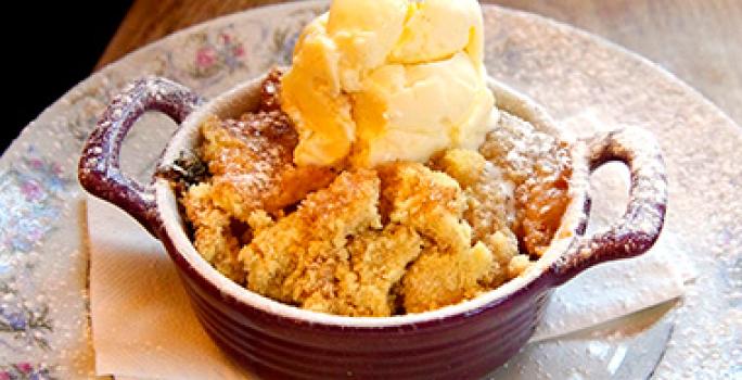 Postres con manzana crumble con helado Postres con manzana crumble con helado
