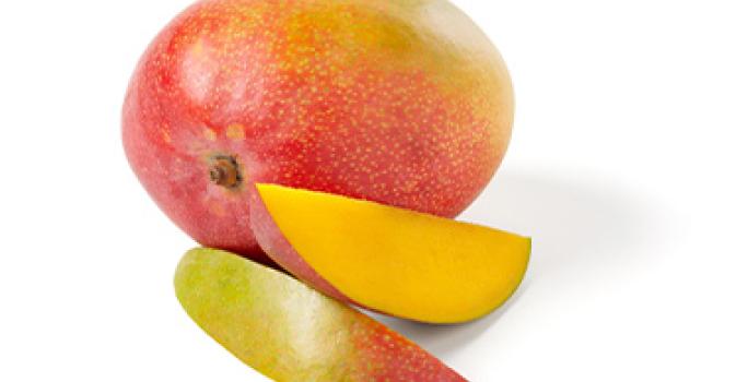 Hay muchas recetas con mango para sacarle provecho a esta fruta. Un mango listo para usar en alguna receta.