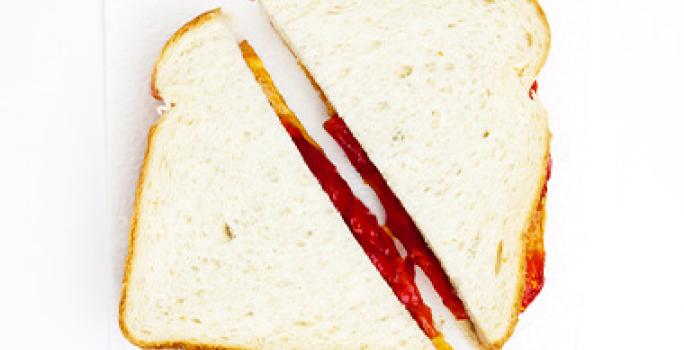 Cómo preparar un sándwich de mantequilla de maní y mermelada Cómo preparar un sándwich de mantequilla de maní y mermelada