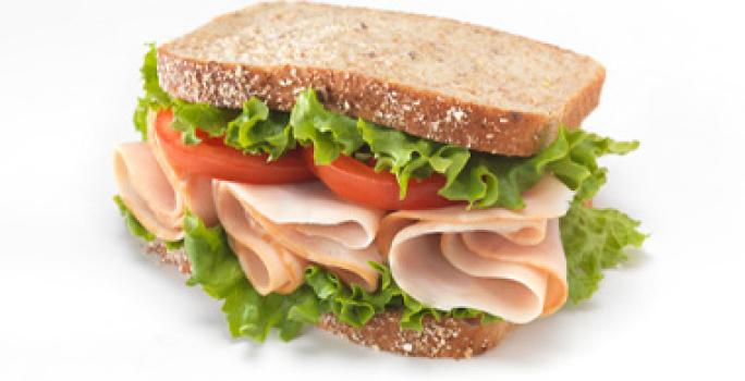 Cómo preparar un sándwich mixto de jamón, tomate y lechuga Cómo preparar un sándwich mixto de jamón, tomate y lechuga