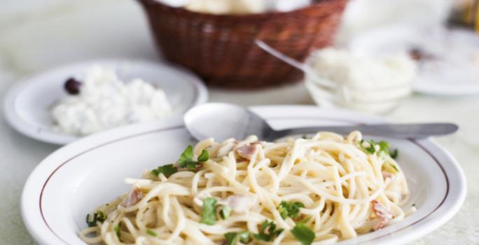 Pasta con salsa blanca