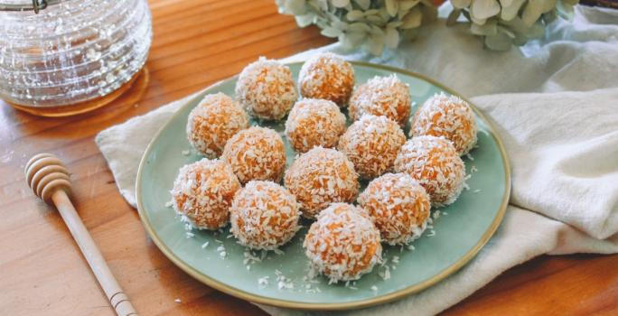 Bolitas de zanahoria navideñas