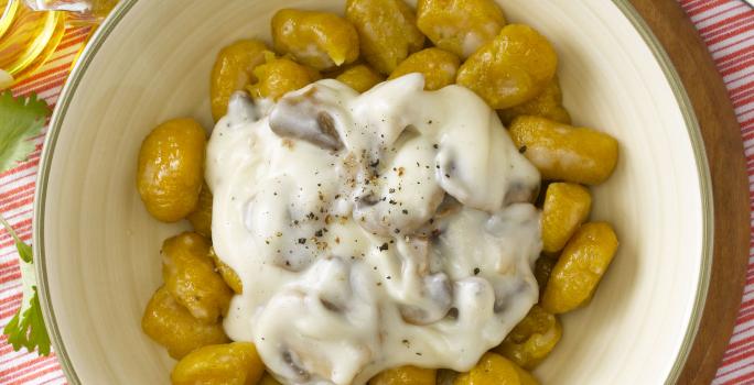 Gnocchi de Zapallo con Salsa de Queso y Champiñones