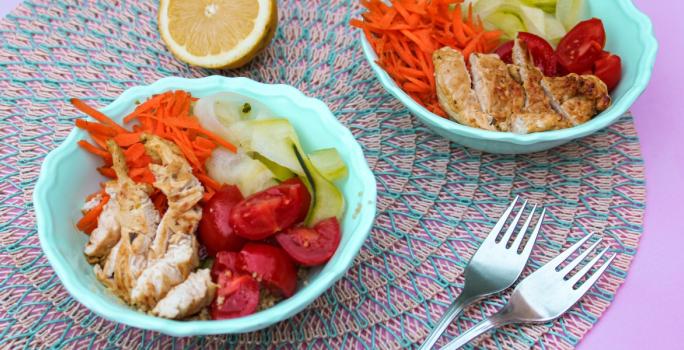 Bowl de quinoa, pollo y verduras