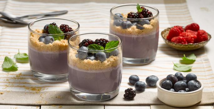 Postre helado de arándanos