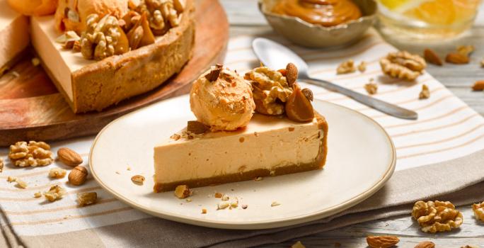 Tarta helada de lúcuma manjar con frutos secos