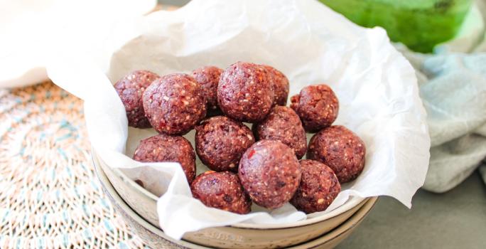 Bolitas de avellana, cranberry y mantequilla de maní