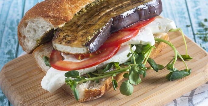 Sandwich de Berenjena Jugosa Ajo y Cebolla