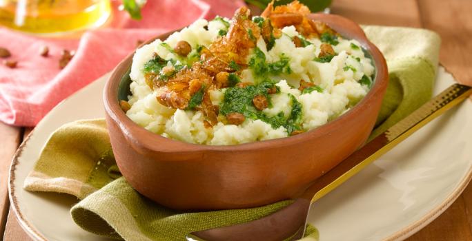 Puré con Cochayuyo, Avellanas y Aceite de Cilantro