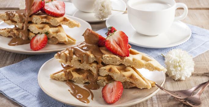 Waffles con salsa de manjar sin azúcar
