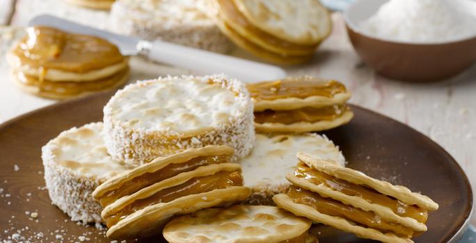 Galletas Con Manjar y Coco