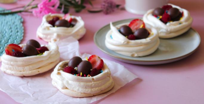 Nidos de merengue para pascua