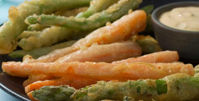 Vegetales verdes en Tempura de Cerveza y Salsa Picante